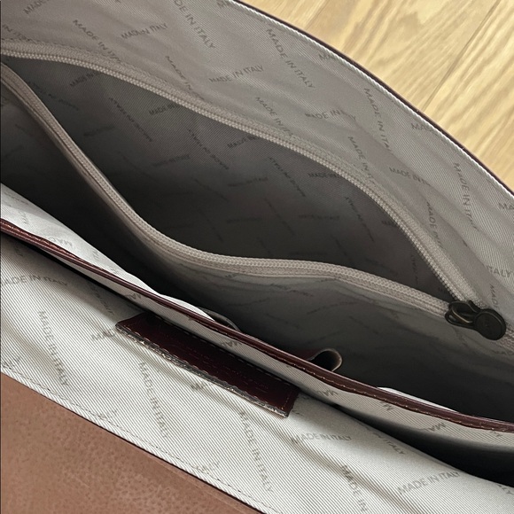 LUCALDO Classic Leather Messenger Bag - Picture 11 of 16